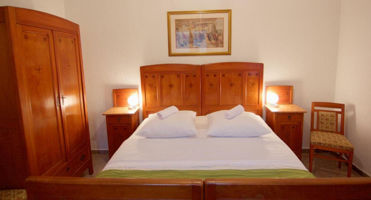 Apartmani Loreta Mali Lošinj Kültér fotó
